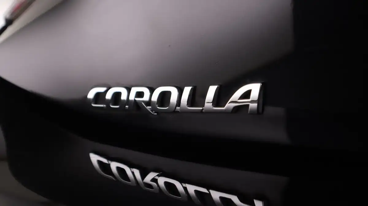 2022-toyota-corolla-18-vvt-i-icon-tech-trk-hatchback-5d-big-21