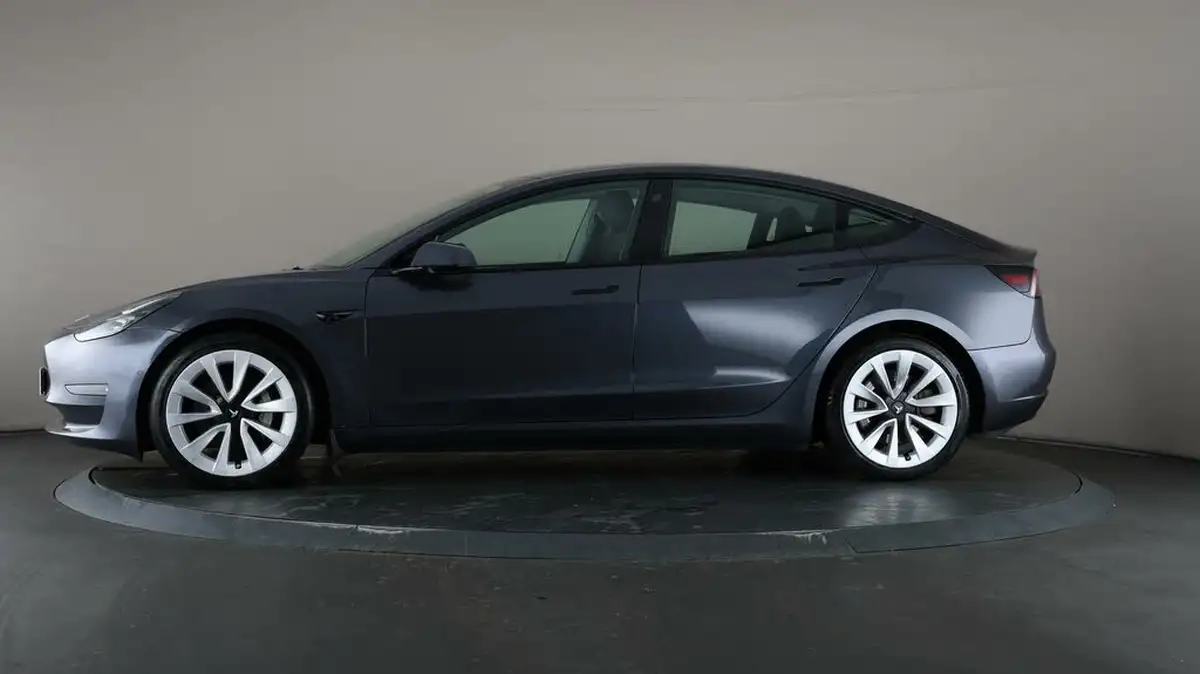 2020-tesla-model-3-e-long-range-big-31