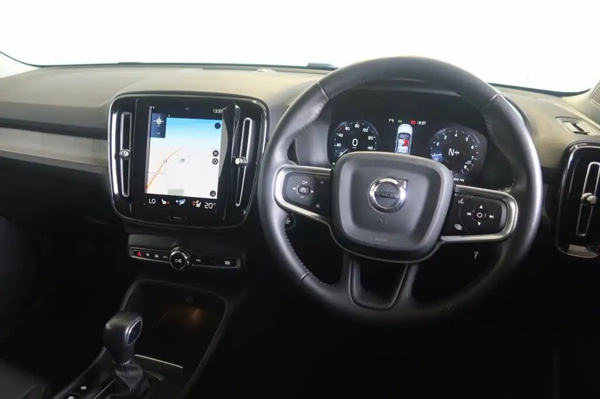 2021-volvo-xc40-15-t3-inscription-163bhp-big-18