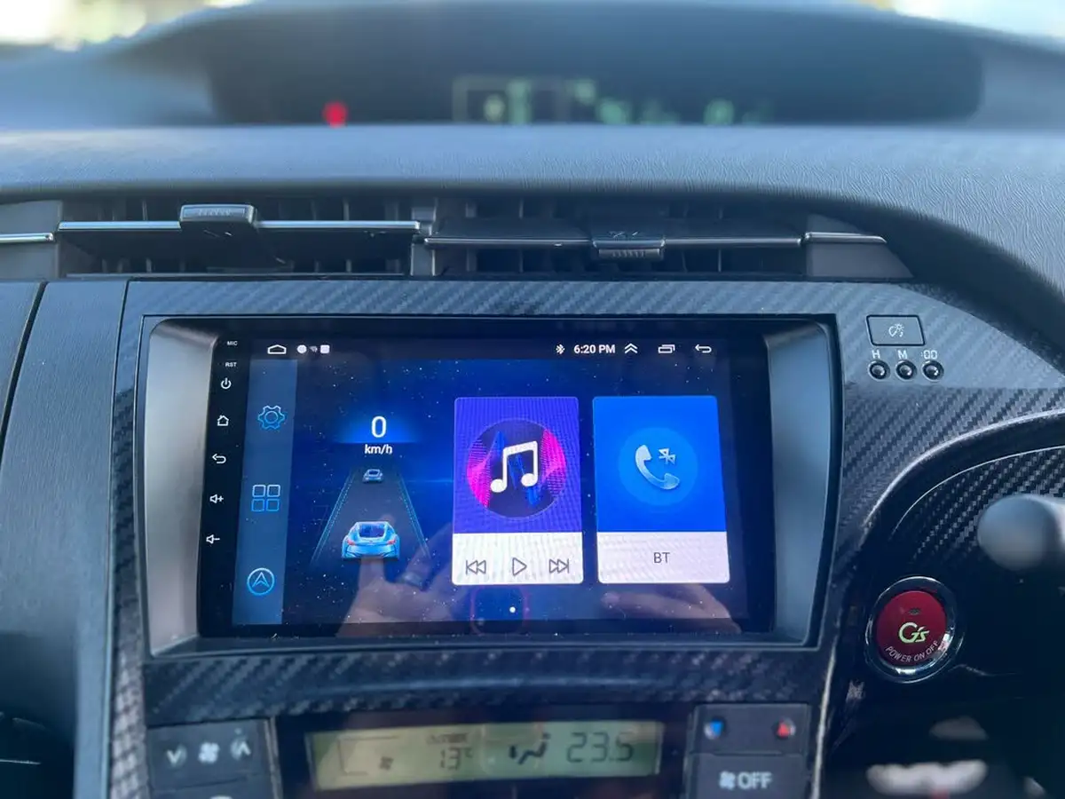 2012-toyota-prius-big-22