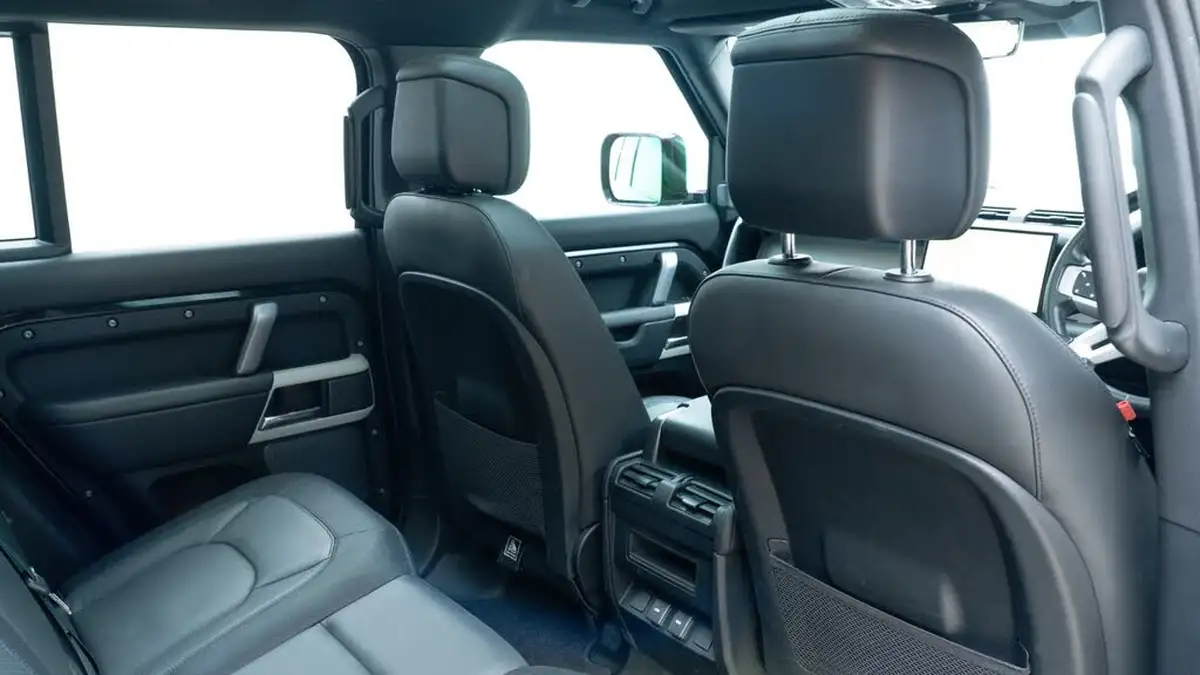 2023-land-rover-110-defender-30-d300-x-dynamic-hse-big-15