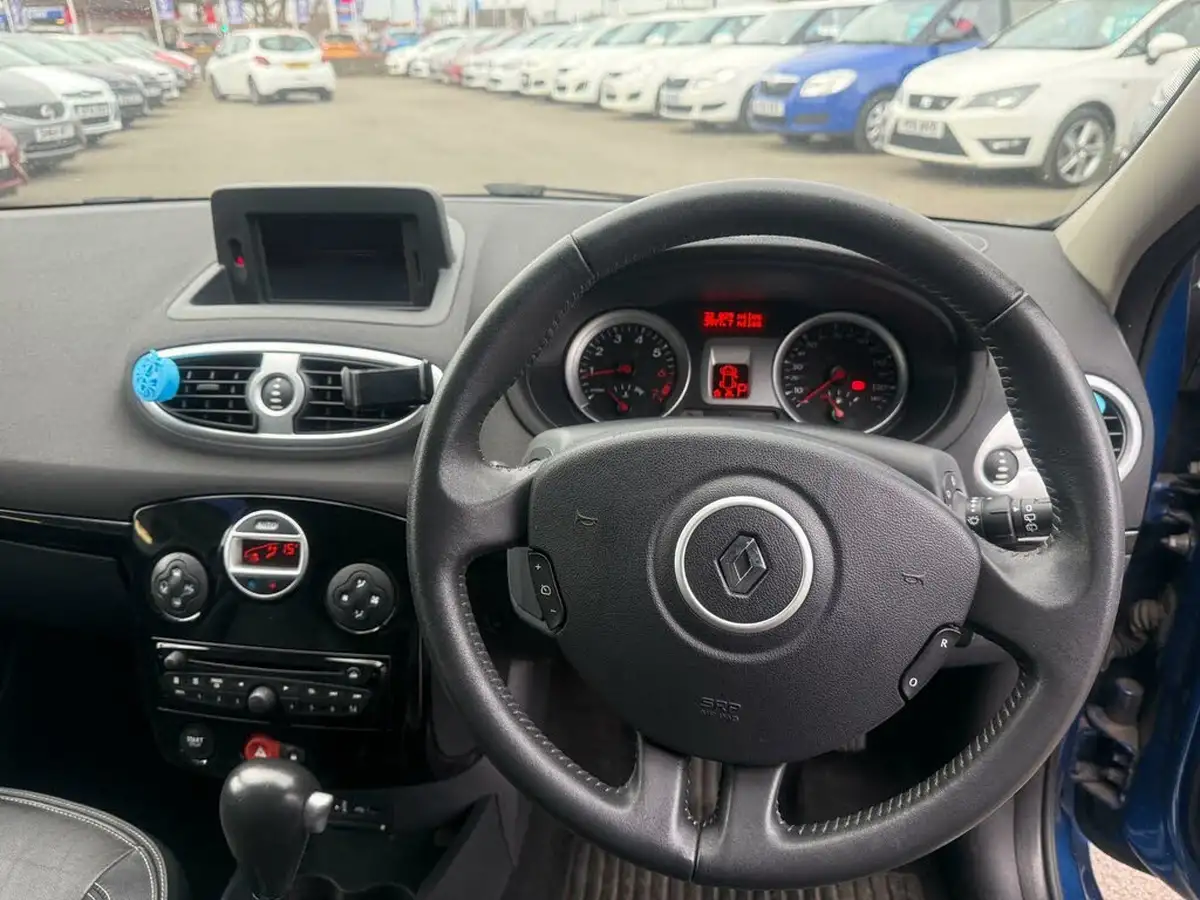2010-renault-clio-16-initiale-tomtom-big-5