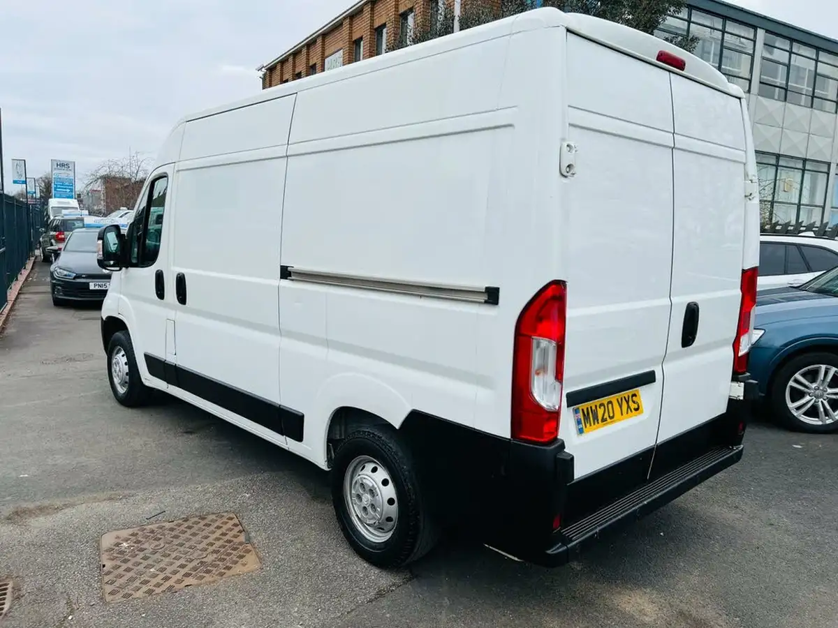 2020-citroen-relay-22bluehdi-35-l2h2-enterprise-big-3