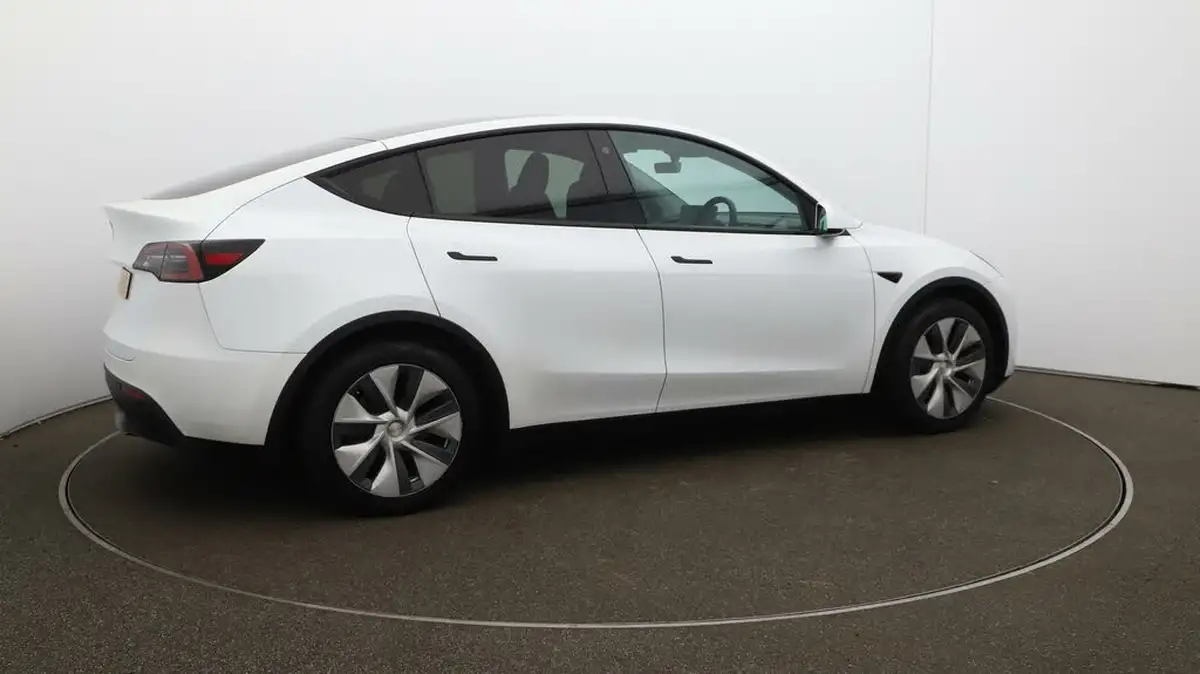 2023-tesla-model-y-e-rwd-big-43