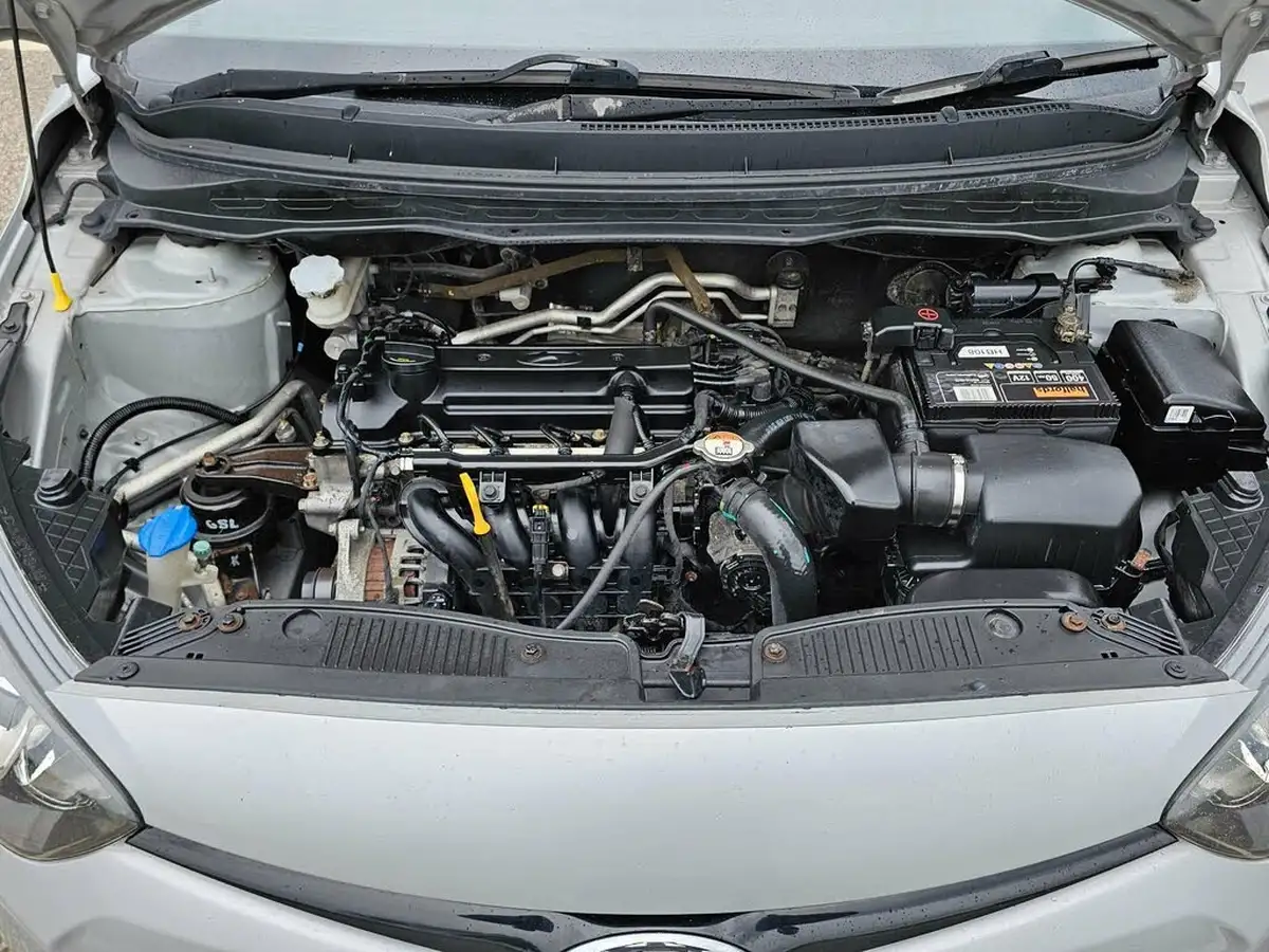 2014-hyundai-i20-12-classic-5d-big-32