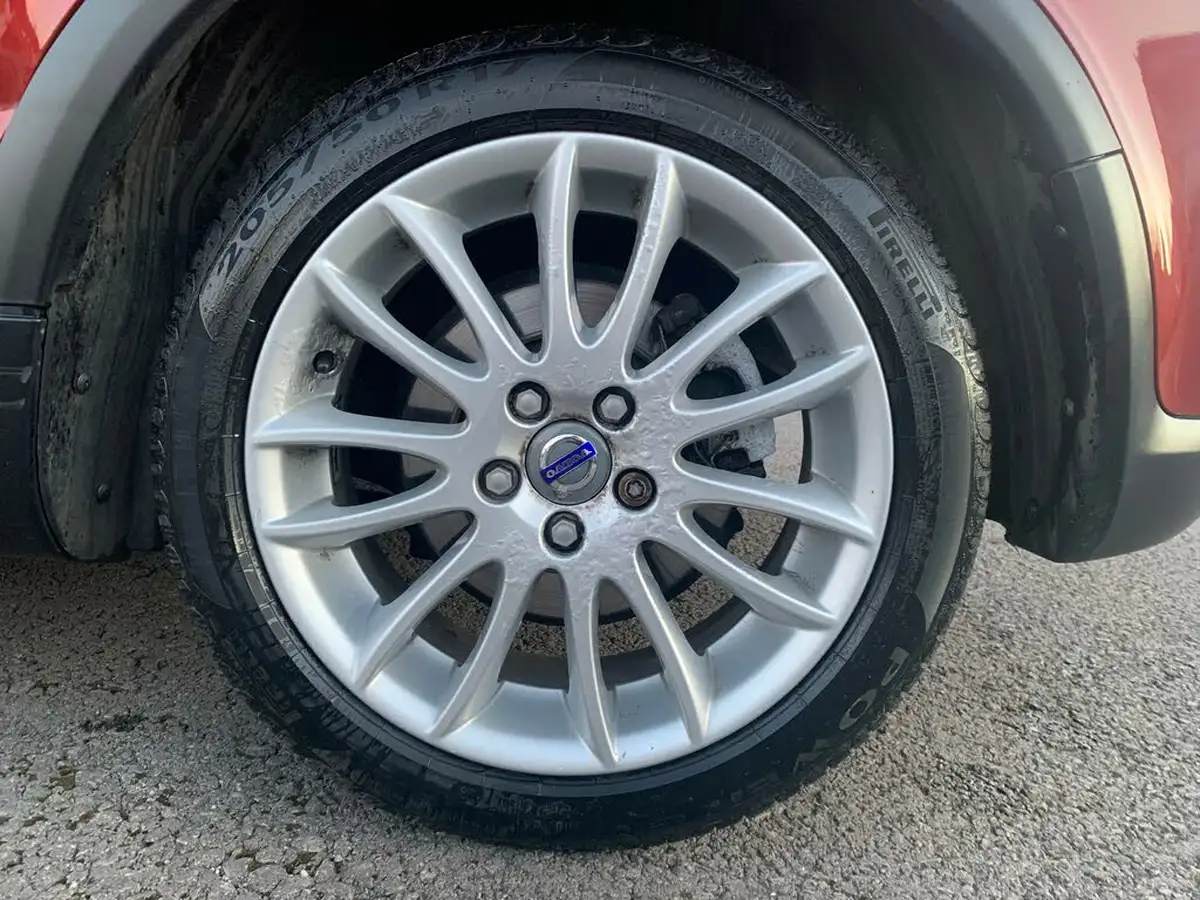 2010-volvo-c30-20-se-lux-coupe-2d-big-19
