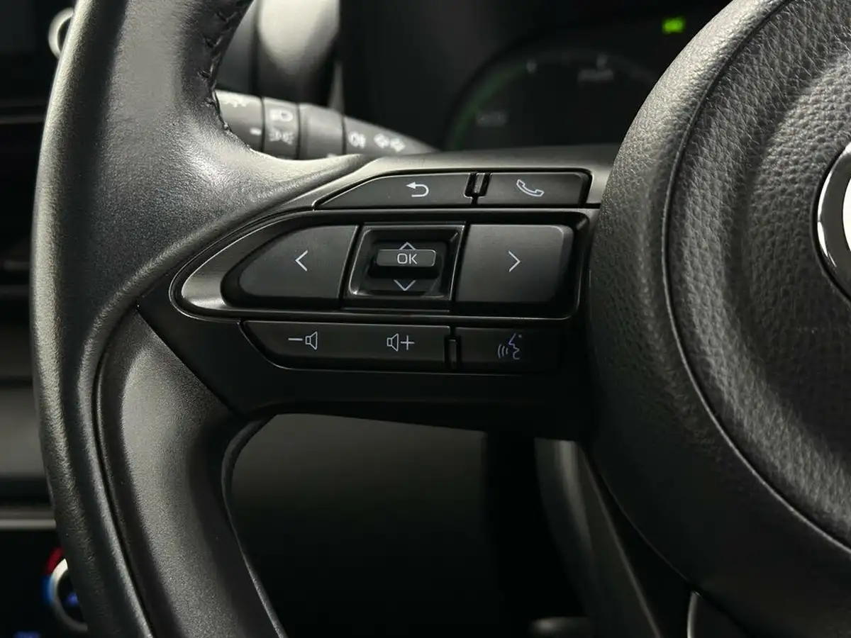 2021-toyota-yaris-15-vvt-i-icon-114bhp-hybrid-1490cc-e-cvt-big-12
