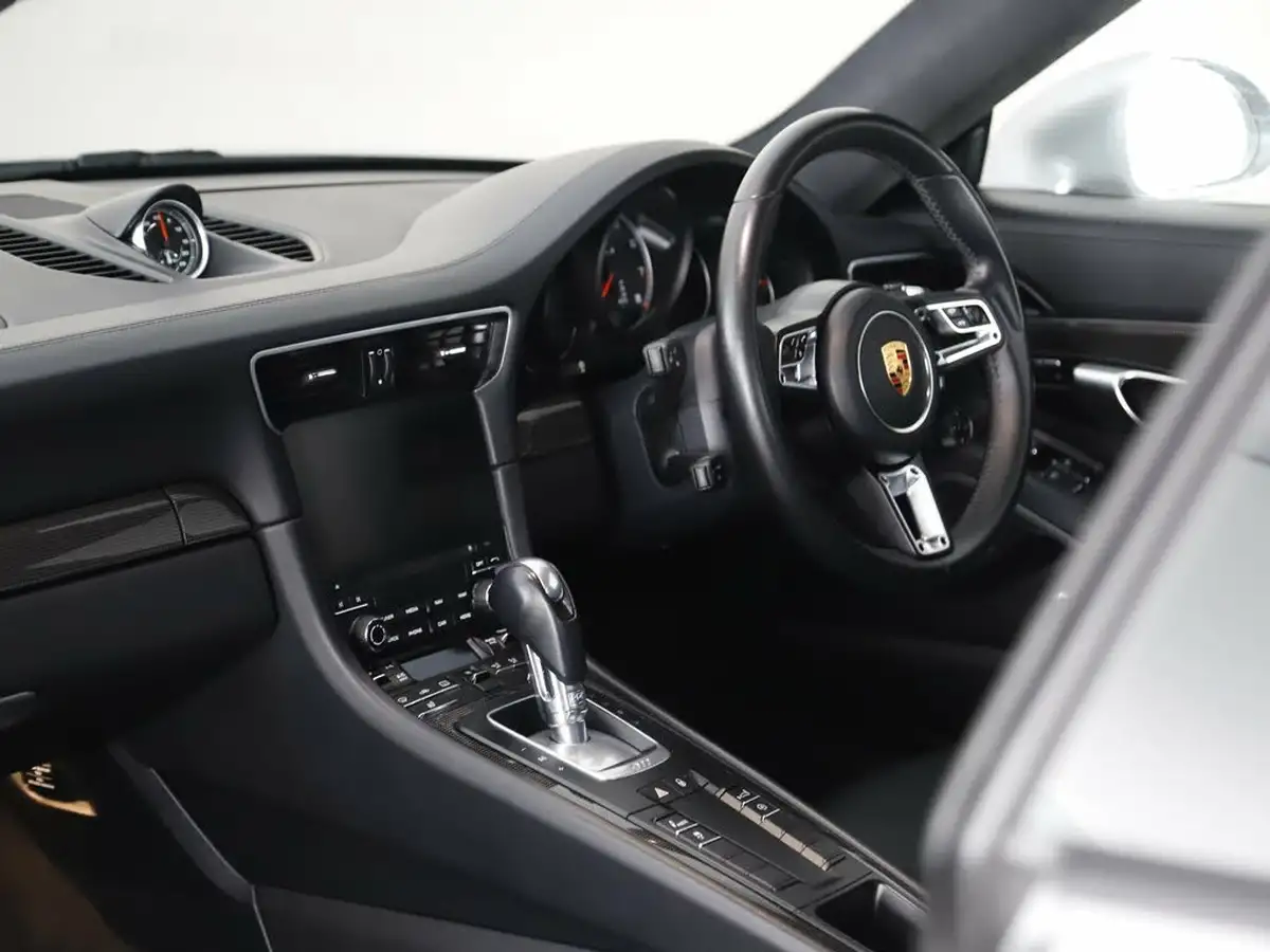 2016-porsche-911-38-turbo-s-coupe-big-35