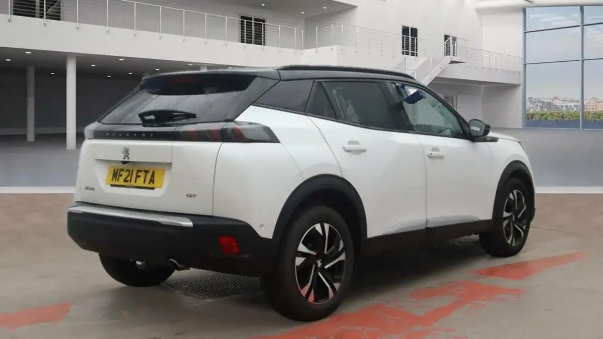 2021-peugeot-2008-suv-15-bluehdi-gt-big-7