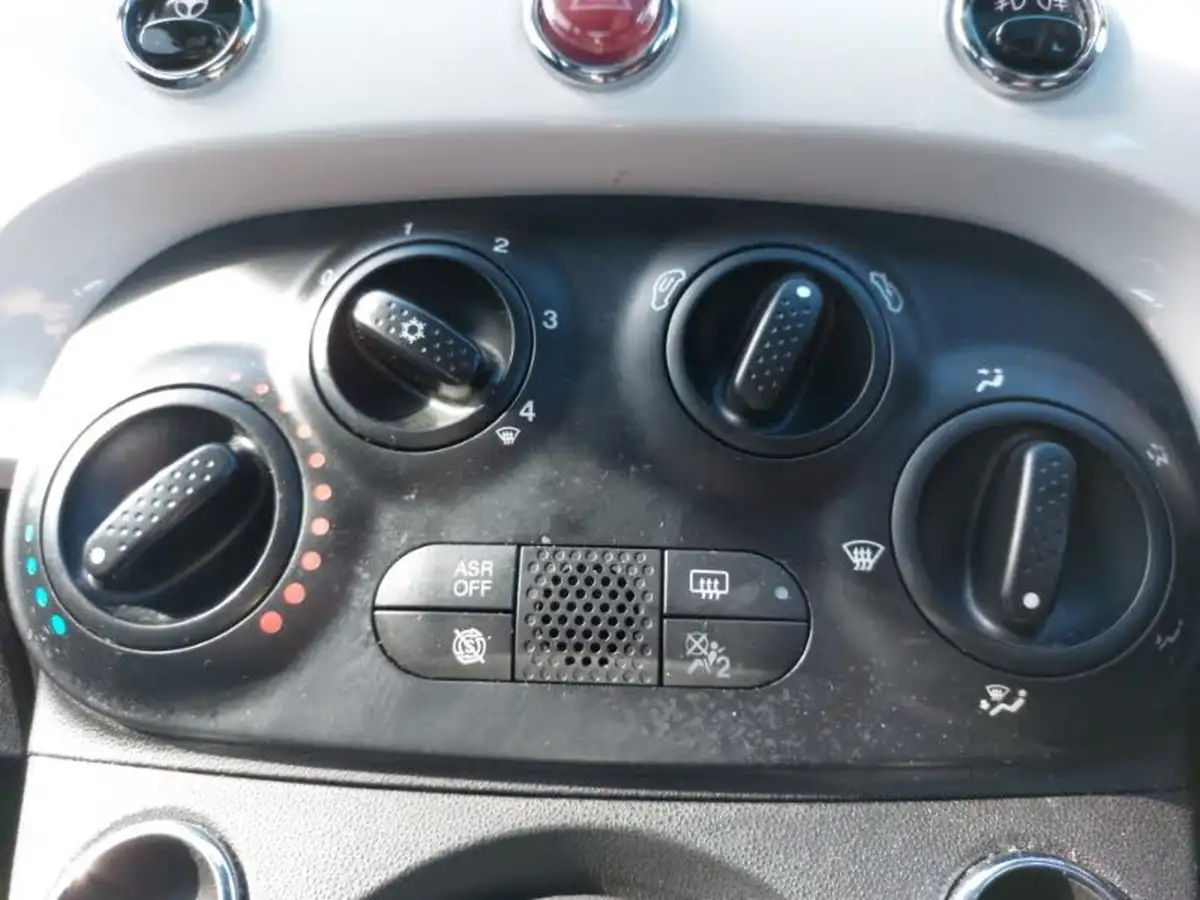 2020-fiat-500-10-lounge-big-16