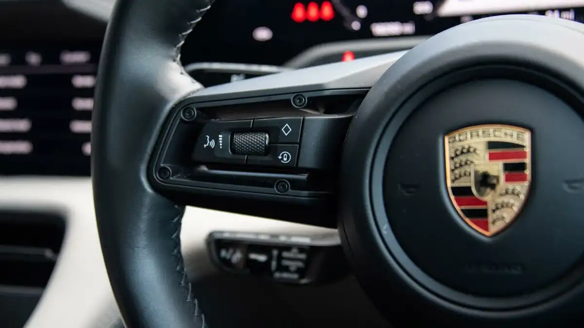 2023-porsche-taycan-e-4s-cross-turismo-big-58