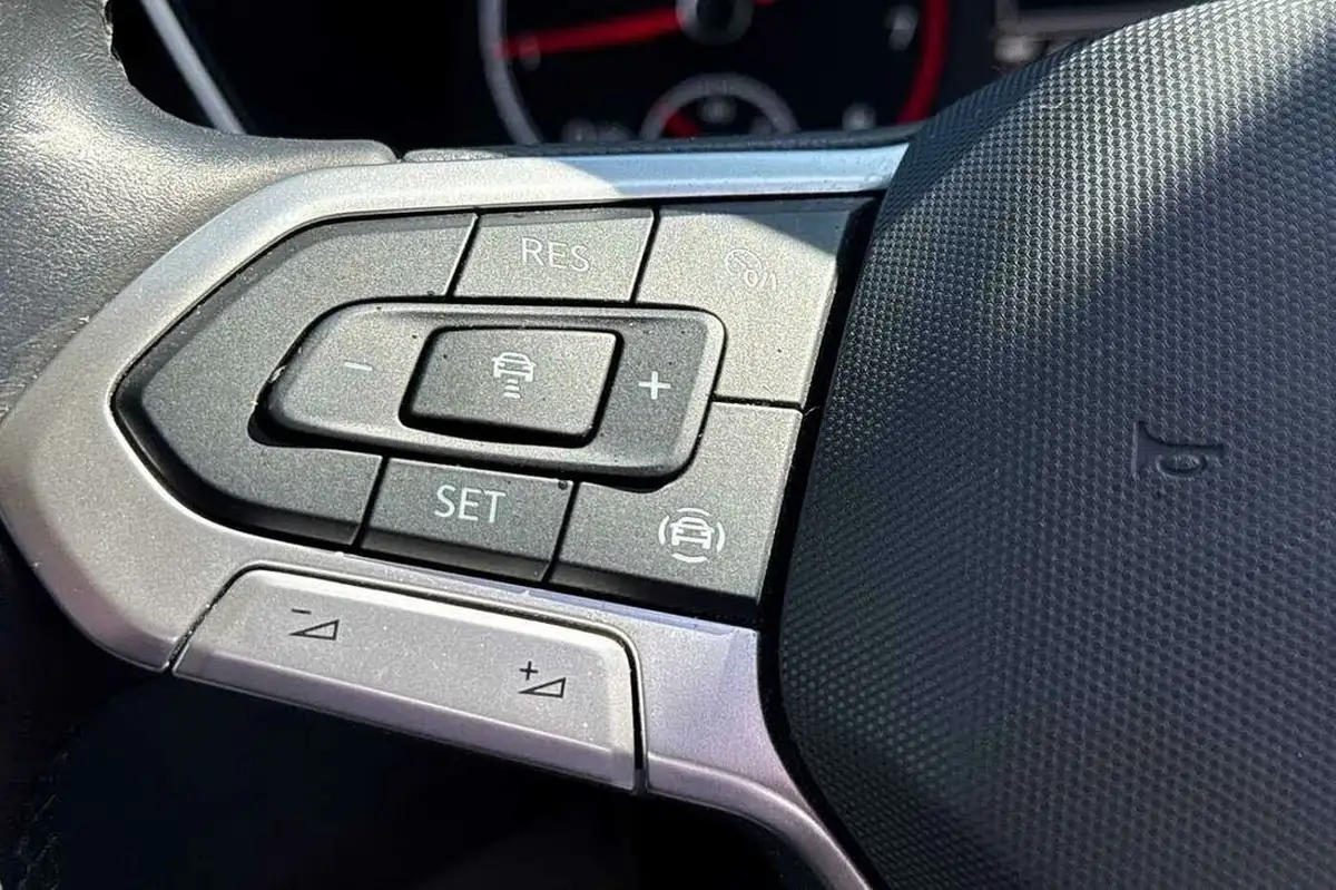 2021-volkswagen-t-cross-10-tsi-sel-115ps-big-13