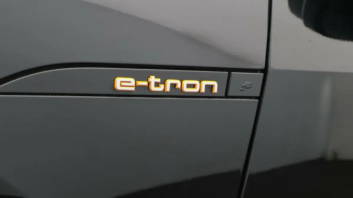 2021-audi-e-tron-55e-technik-station-wagon-big-20