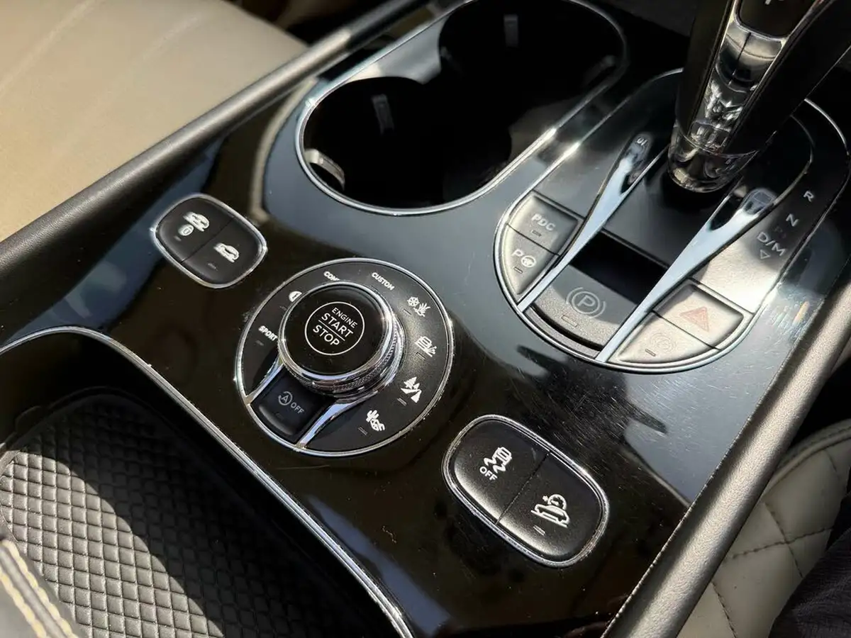 2016-bentley-bentayga-60-w12-big-14