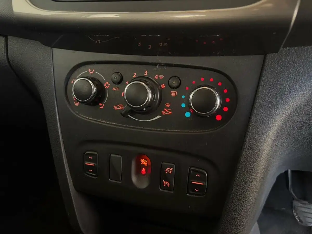 2016-dacia-sandero-09-tce-laureate-big-29
