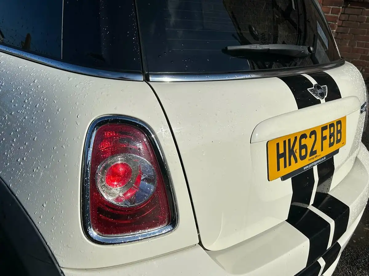 2012-mini-cooper-16-cooper-s-184bhp-sport-chili-hatchback-3d-big-17