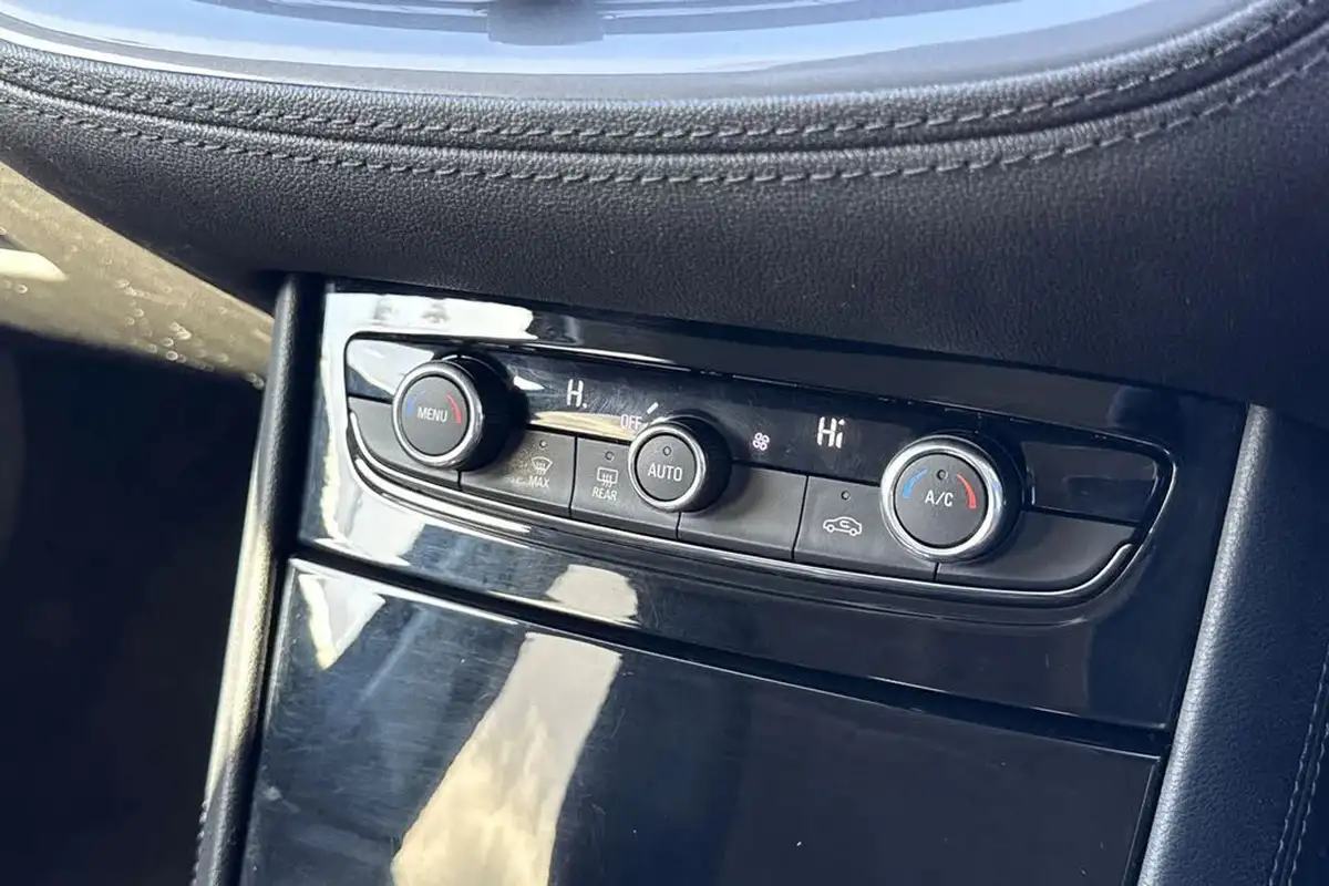 2020-vauxhall-grandland-x-12-sri-nav-big-21