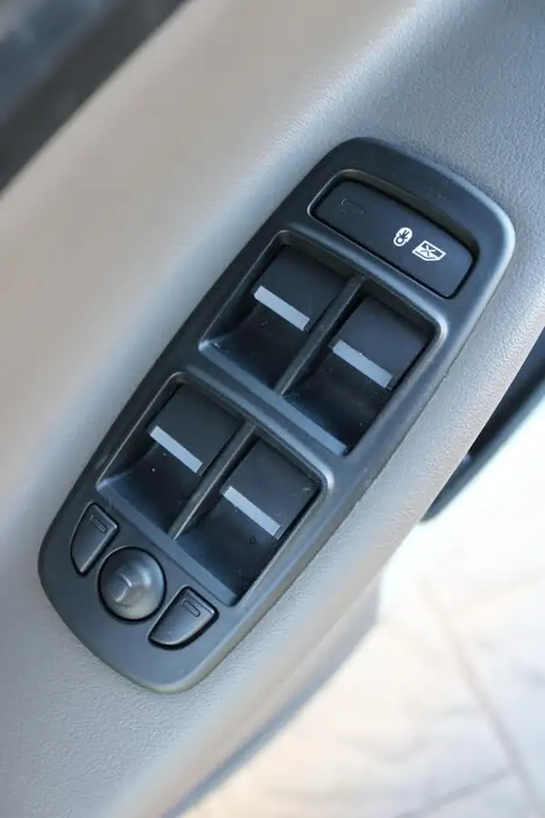 2018-jaguar-xe-20d-portfolio-180ps-1999cc-auto-big-28