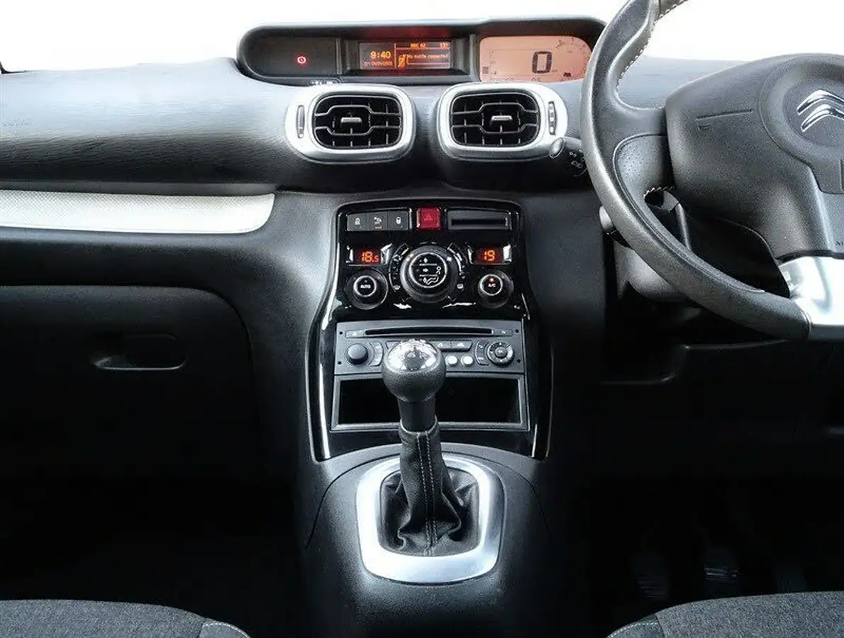 2016-citroen-c3-picasso-12-puretech-platinum-big-13
