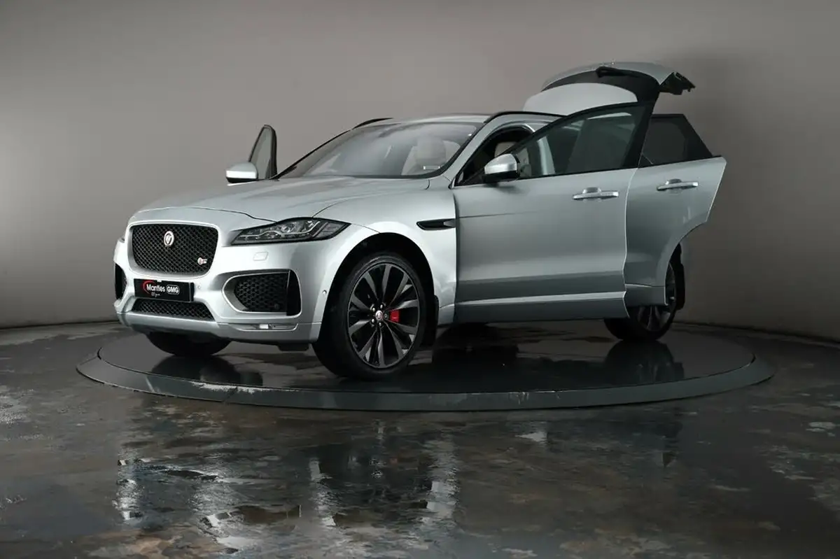 2016-jaguar-f-pace-30td-1st-edition-big-39