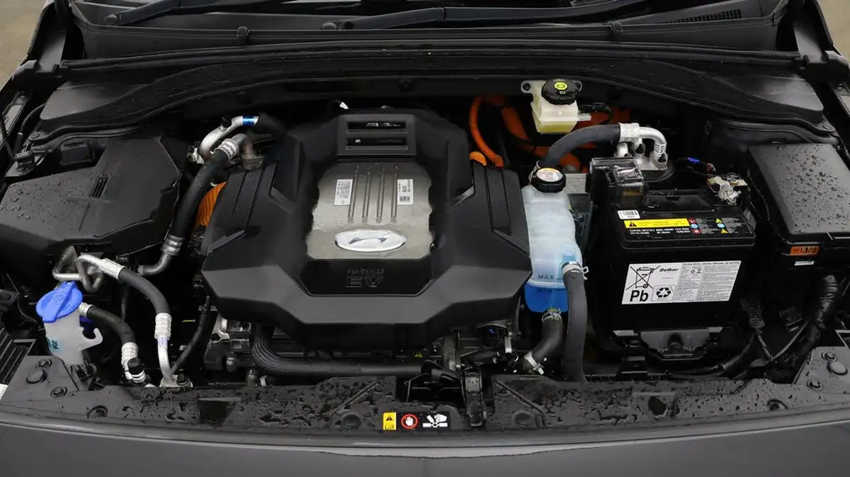 2022-hyundai-ioniq-e-premium-electric-big-18