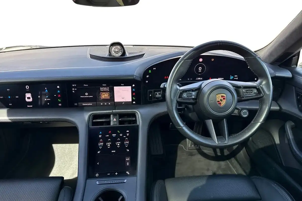 2020-porsche-taycan-e-turbo-big-17