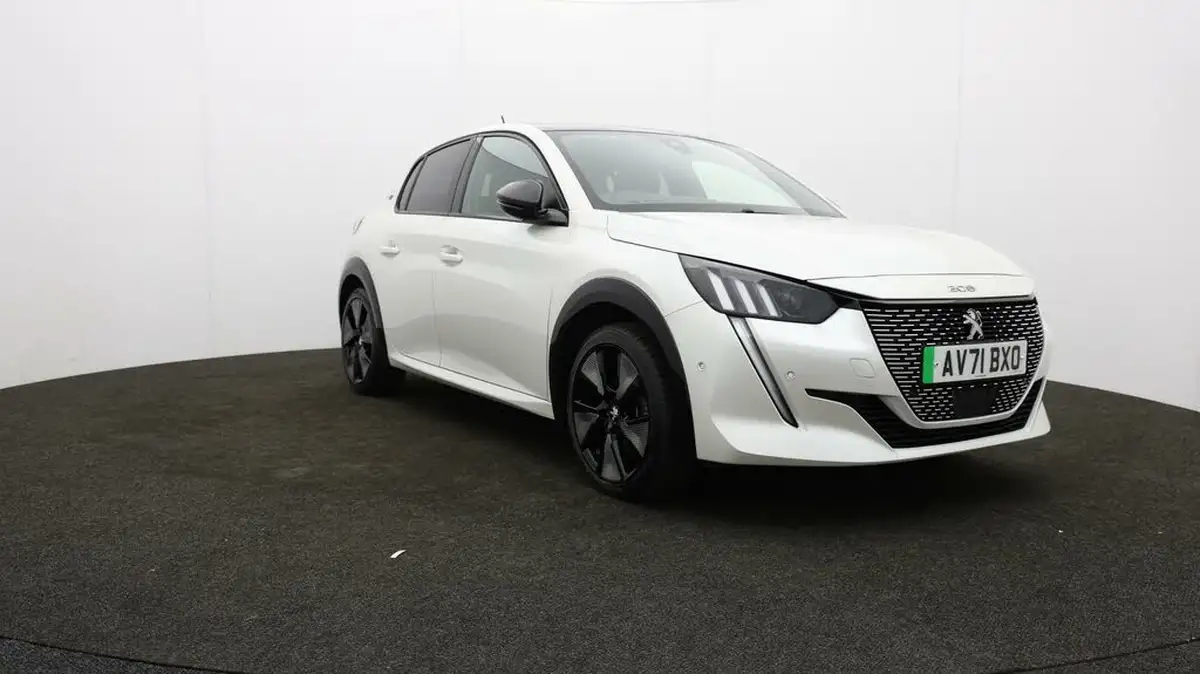 2021-peugeot-208-e-gt-premium-big-42