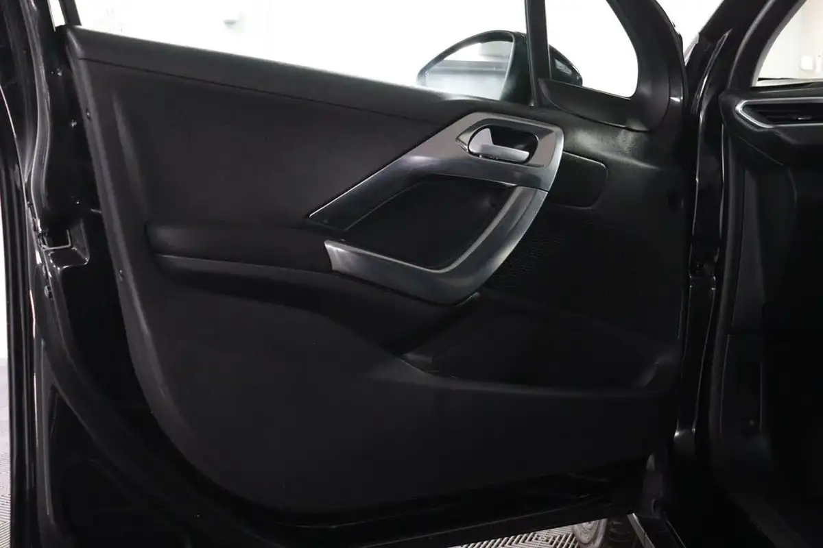 2019-peugeot-2008-suv-12-puretech-allure-130bhp-big-37