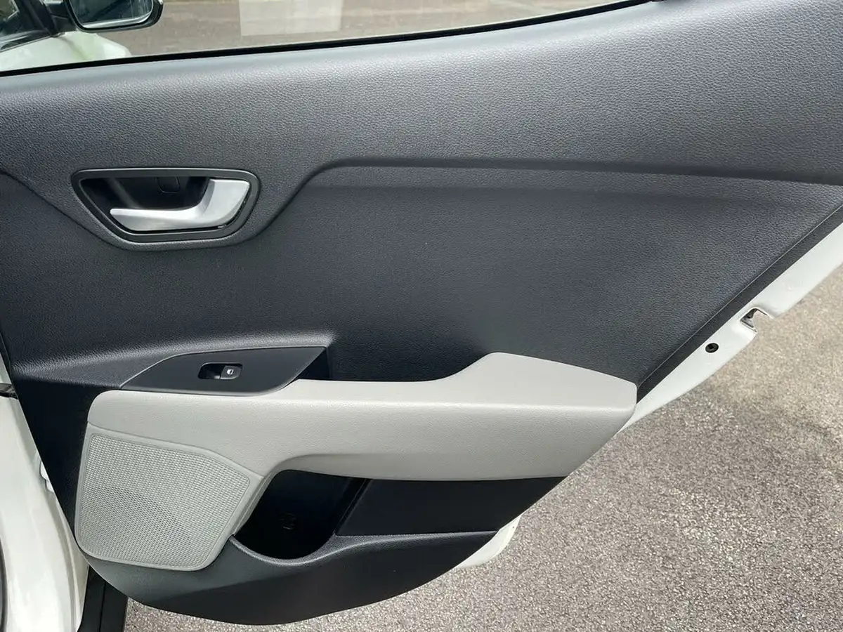 2018-kia-stonic-16crdi-first-edition-big-18