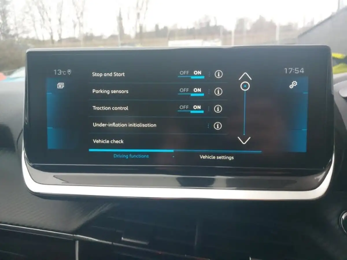 2020-peugeot-208-12-puretech-allure-premium-100bhp-big-16