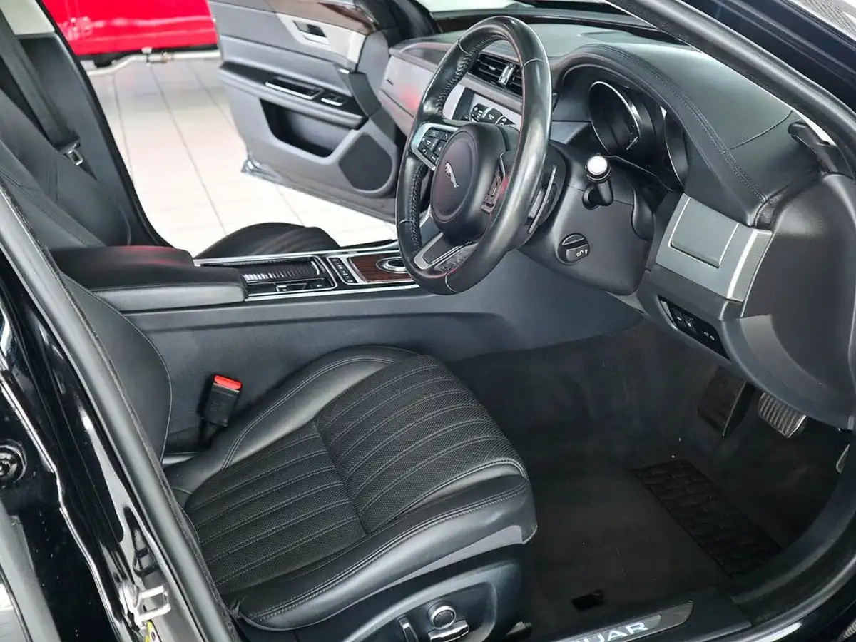 2018-jaguar-xf-20i-portfolio-249ps-sportbrake-5d-1997cc-big-2