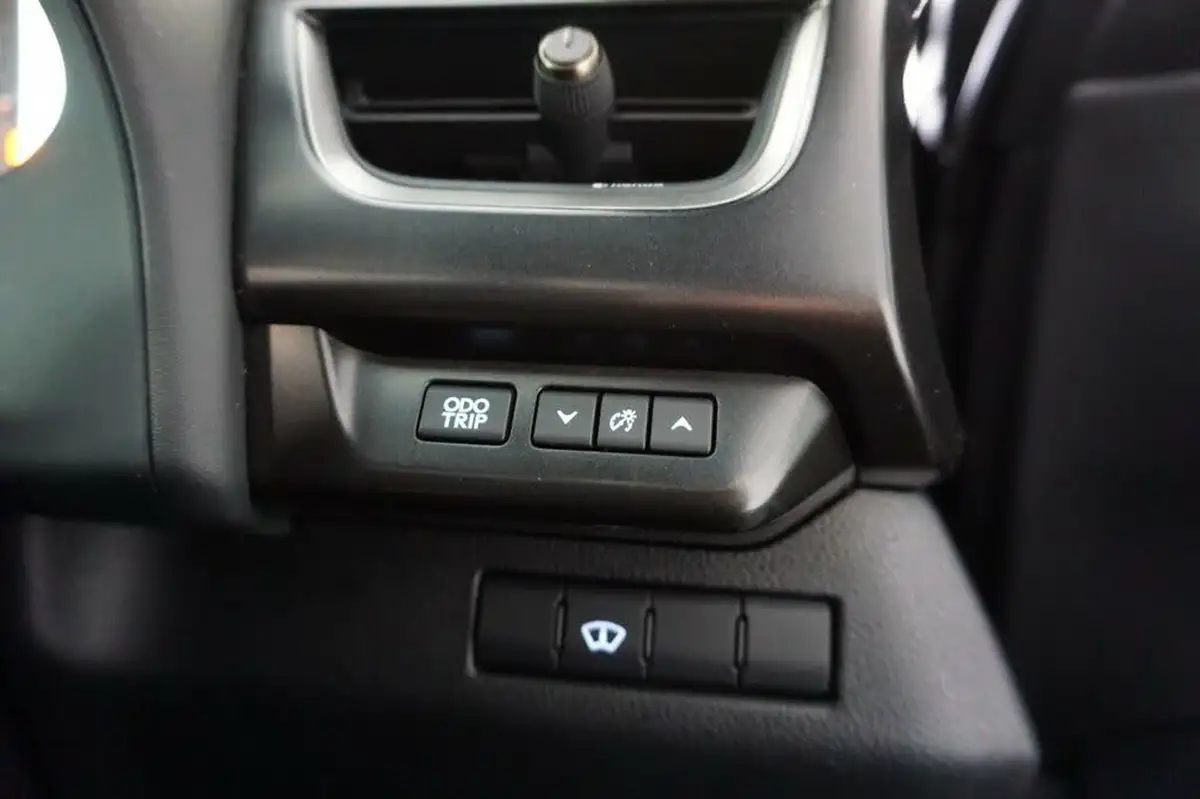 2019-lexus-ux-250h-20-ux-big-21