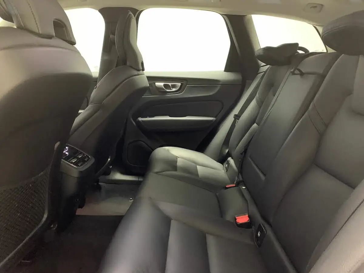 2023-volvo-xc60-20-b5-plus-big-26