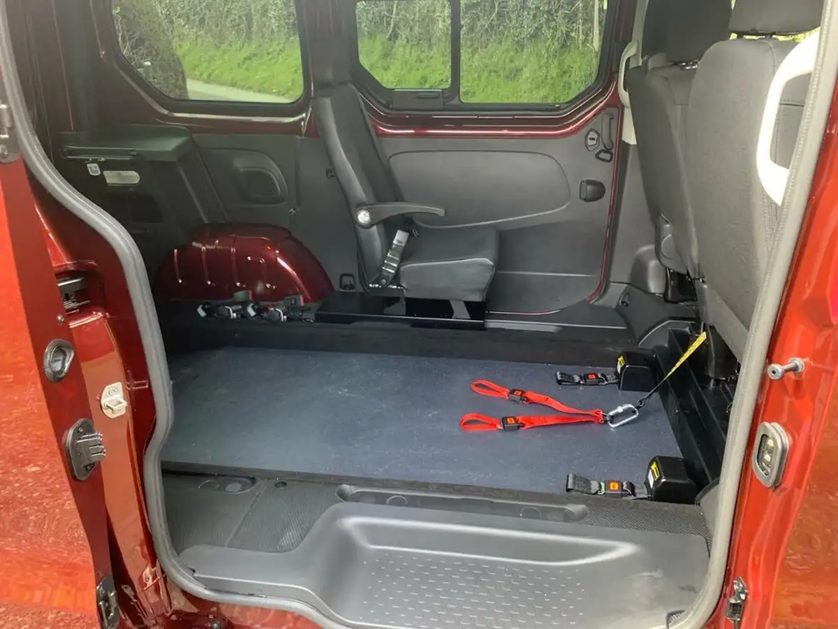 2023-renault-trafic-passenger-20-blue-dci-sl28-110-business-big-10