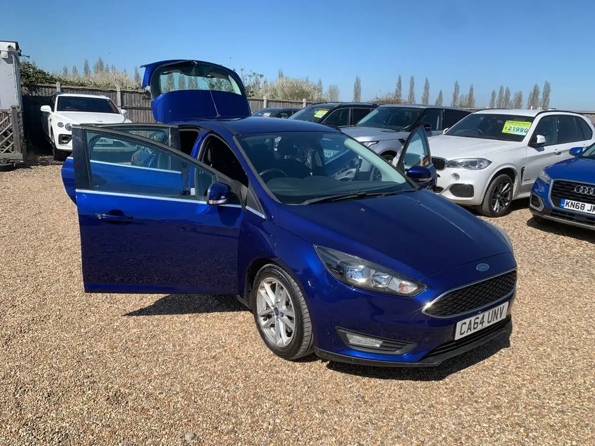 2015-ford-focus-16tdci-zetec-hatchback-big-34
