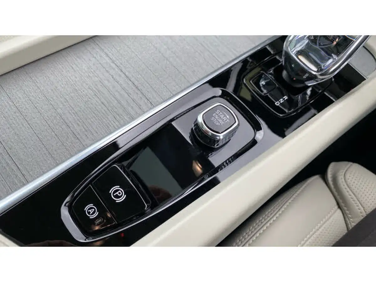 2024-volvo-xc60-20-t8-ultimate-dark-big-21
