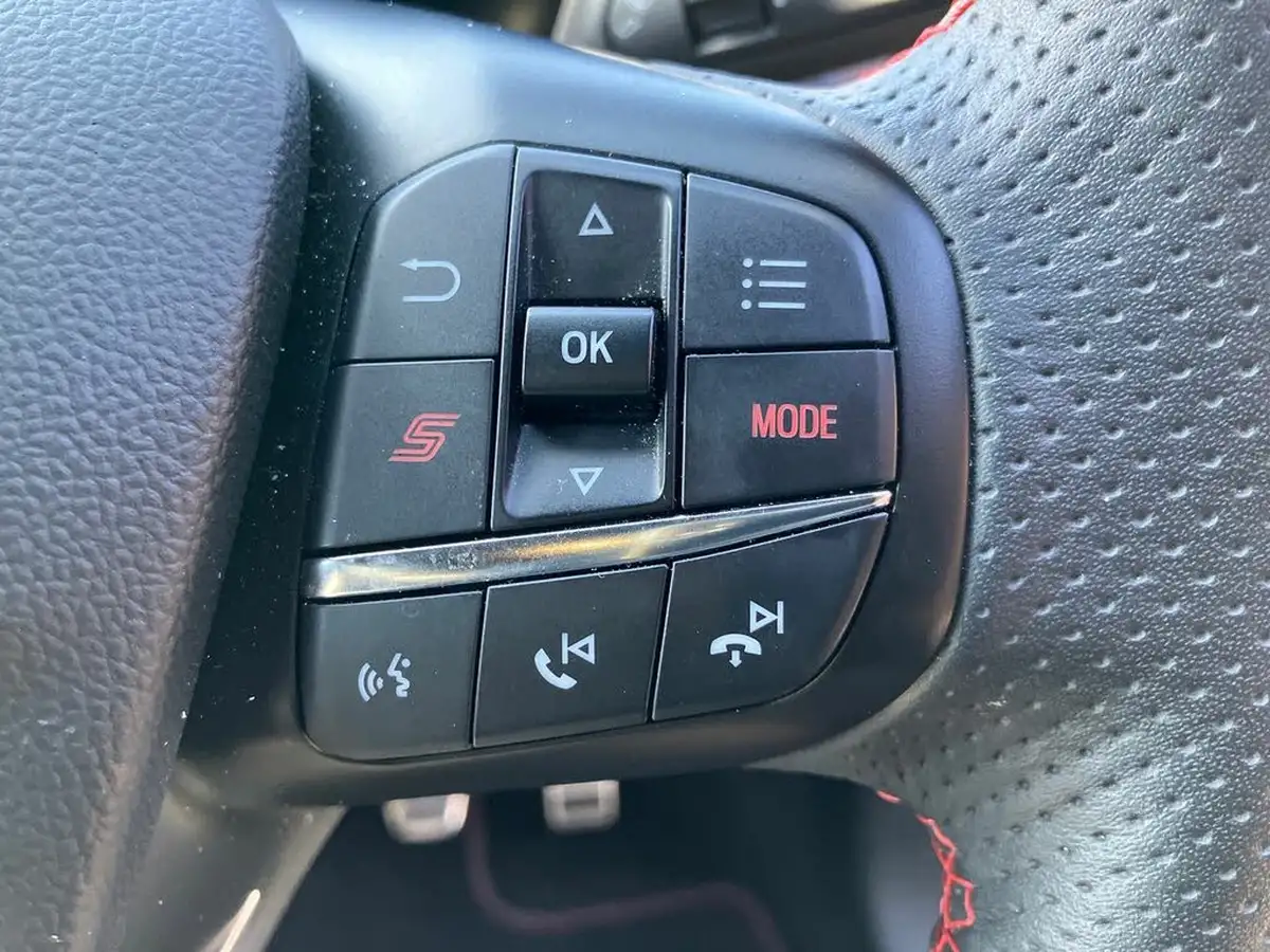 2023-ford-focus-23t-st-hatchback-big-34