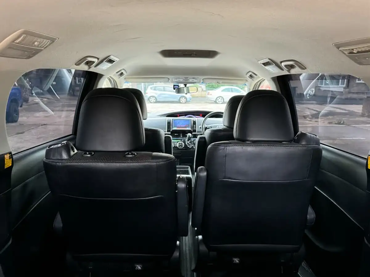 2013-toyota-estima-24-aeras-big-45