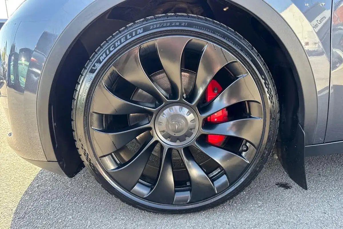 2022-tesla-model-y-e-performance-big-21