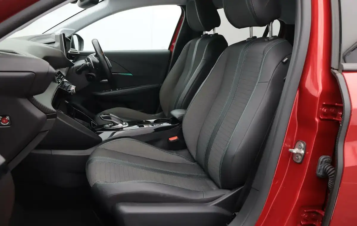 2020-peugeot-208-12-puretech-allure-100bhp-eat8-big-14