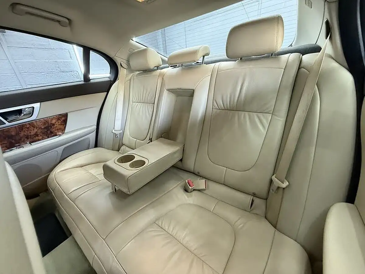 2009-jaguar-xf-30td-luxury-big-33