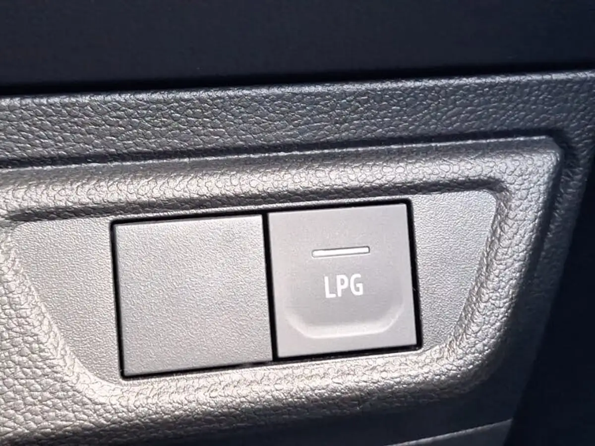 2021-dacia-sandero-stepway-10-tce-essential-90bhp-big-15