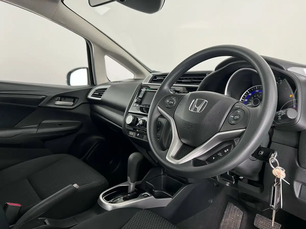 2018-honda-jazz-13-i-vtec-s-cvt-big-10