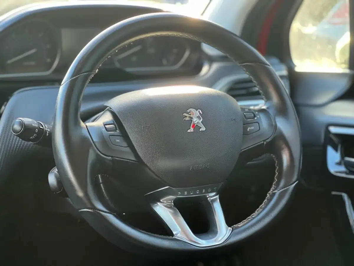 2019-peugeot-208-15-bluehdi-tech-edition-big-19