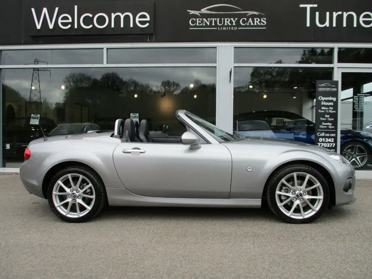 2015-mazda-mx-5-20-roadster-sport-tech-nav-big-3