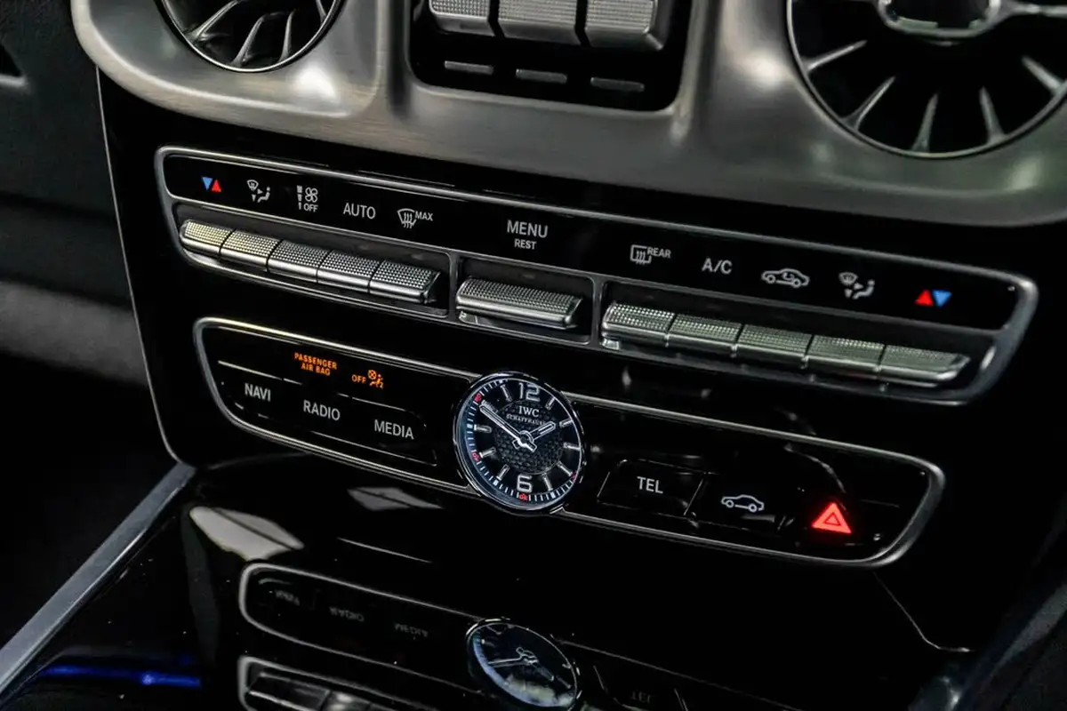 2023-mercedes-benz-g-class-40-g63-amg-big-35