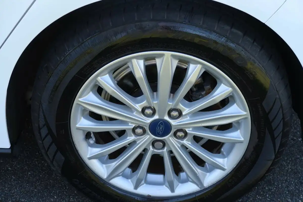 2019-ford-focus-10t-titanium-ss-hatchback-big-18