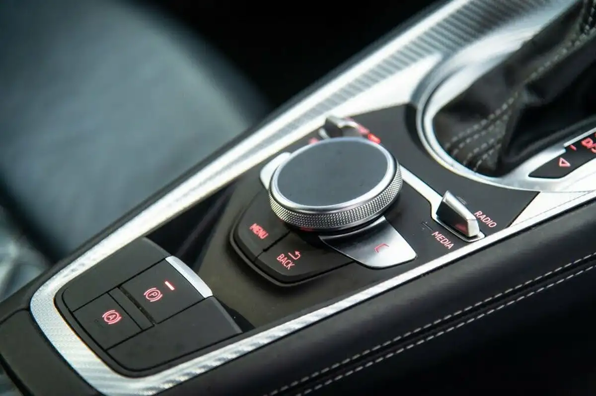 2018-audi-tt-coupe-25-tfsi-quattro-rs-big-33