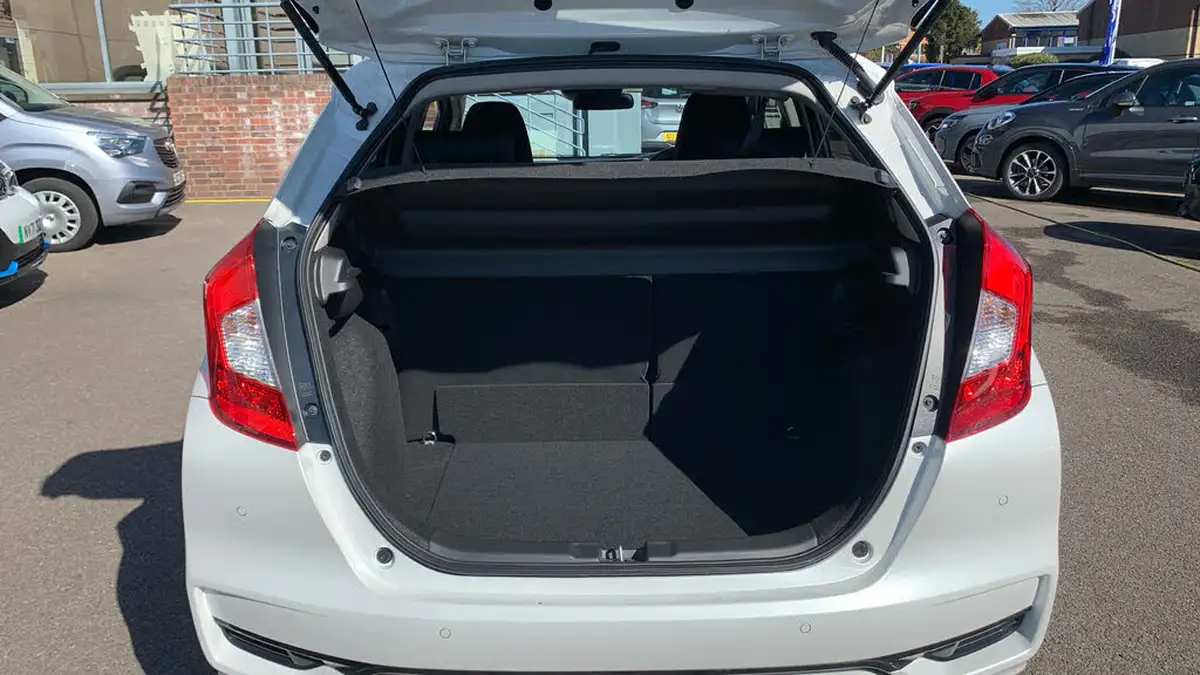 2019-honda-jazz-13-i-vtec-ex-navi-cvt-big-18