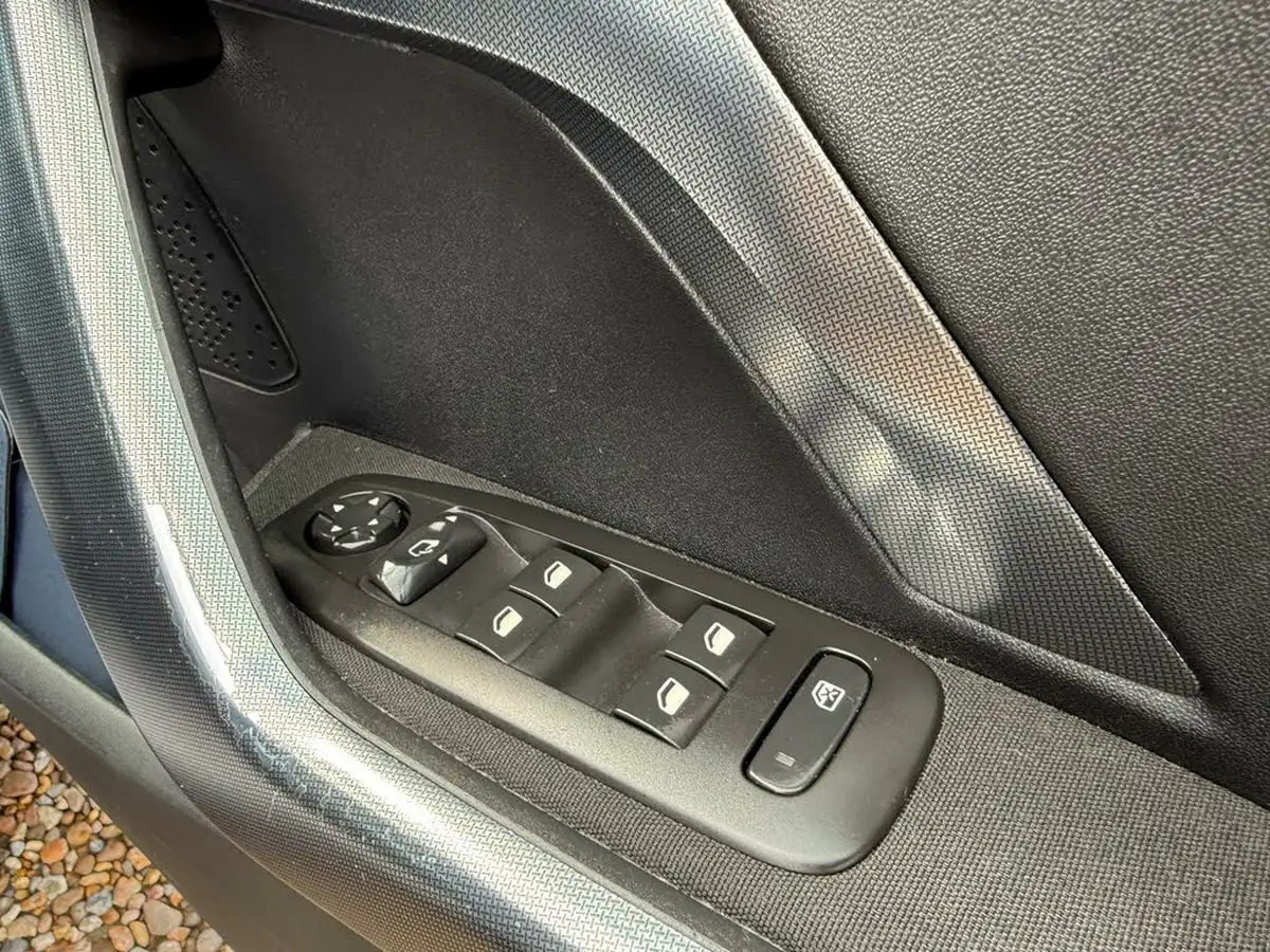 2017-peugeot-2008-suv-12-puretech-allure-110bhp-ss-eat6-big-27